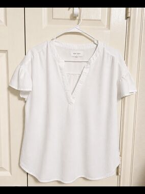 Dear John White V-Neck Short Sleeve Blouse - Size Large
